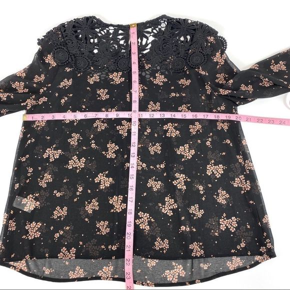 1.State Black Lace Inset Ditsy Floral Top NWT - M - Picture 16 of 16